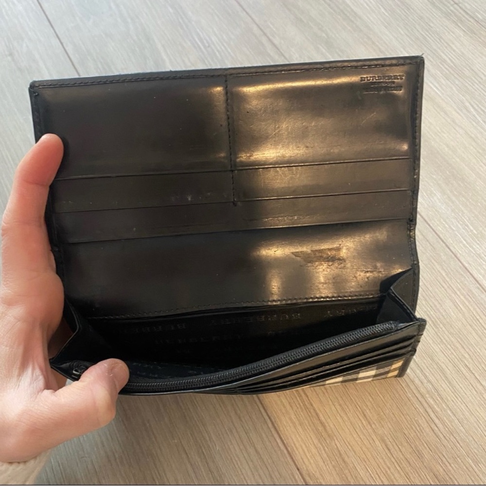 Burberry Beige Check Continental Wallet with Black and Red Accents - Picture 9 of 10